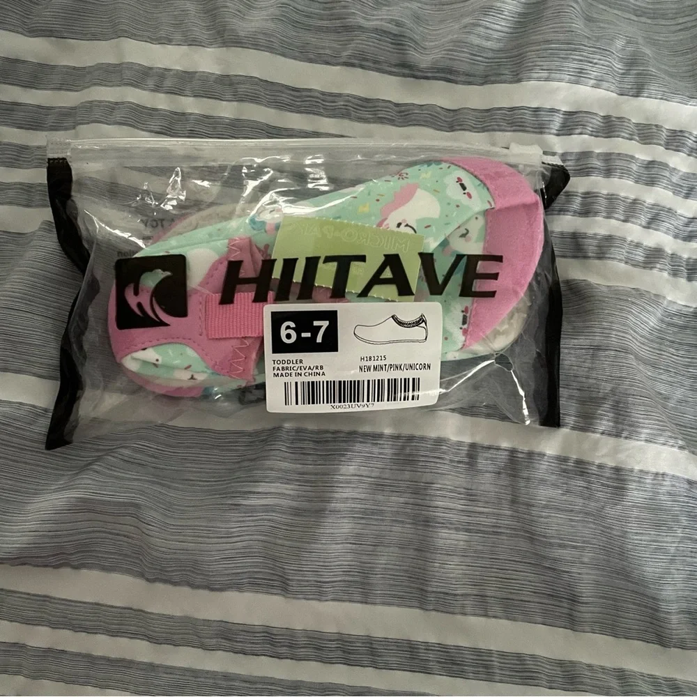 HIITAVE Toddler New Mint/Pink/Unicorn water‎ shoes. Size 6-7, brand new. No tags